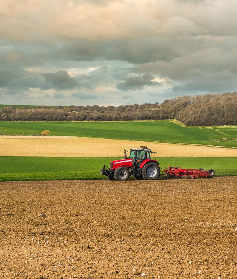 maszyna rolnicza na polu